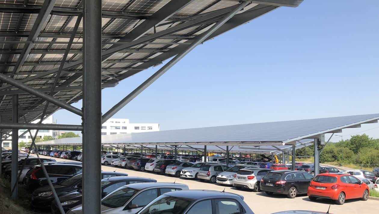 Les ombrières photovoltaïque du parking du Zénith de Nantes